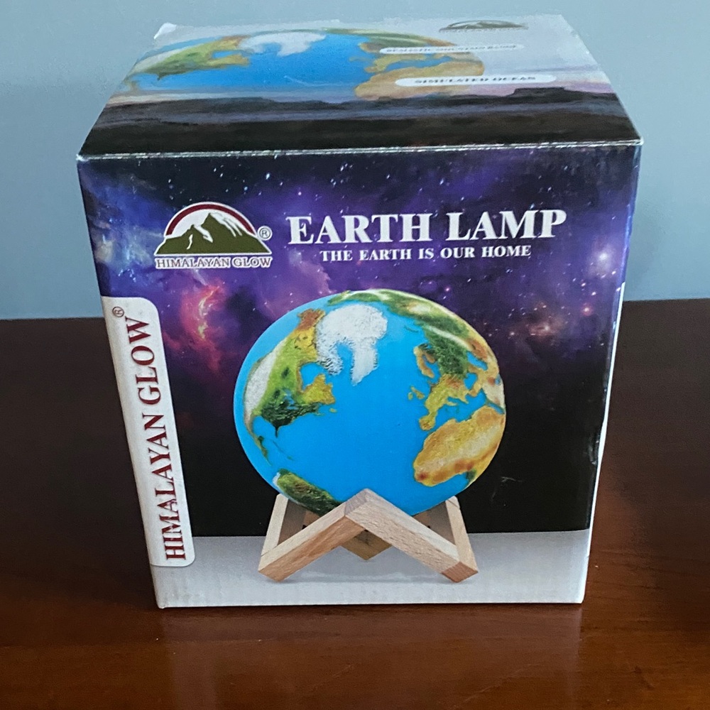 Earth Lamp. Himalayan Glow. Includes USB cord. NWT